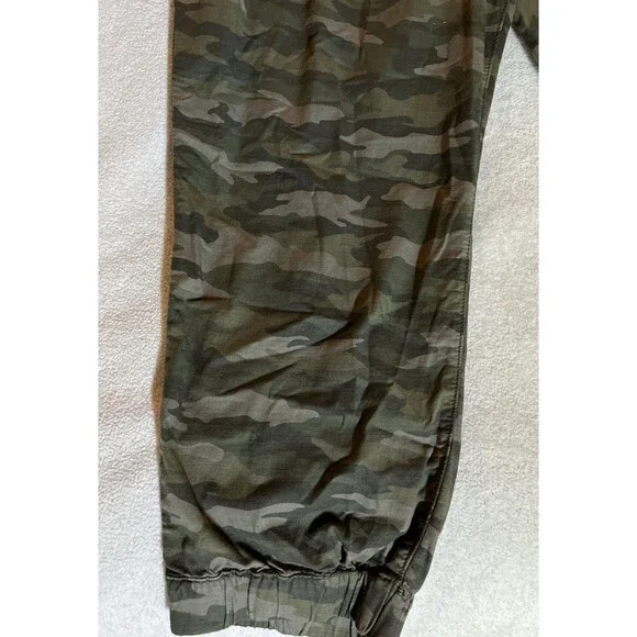 Levi's Camo Jet Set Jogger Pants Women's 24W LEVIS Jeans Army Lightweight pants - Picture 4 of 8